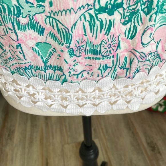 Lilly Pulitzer, short sleeve shirt, size extra small - Picture 2 of 6